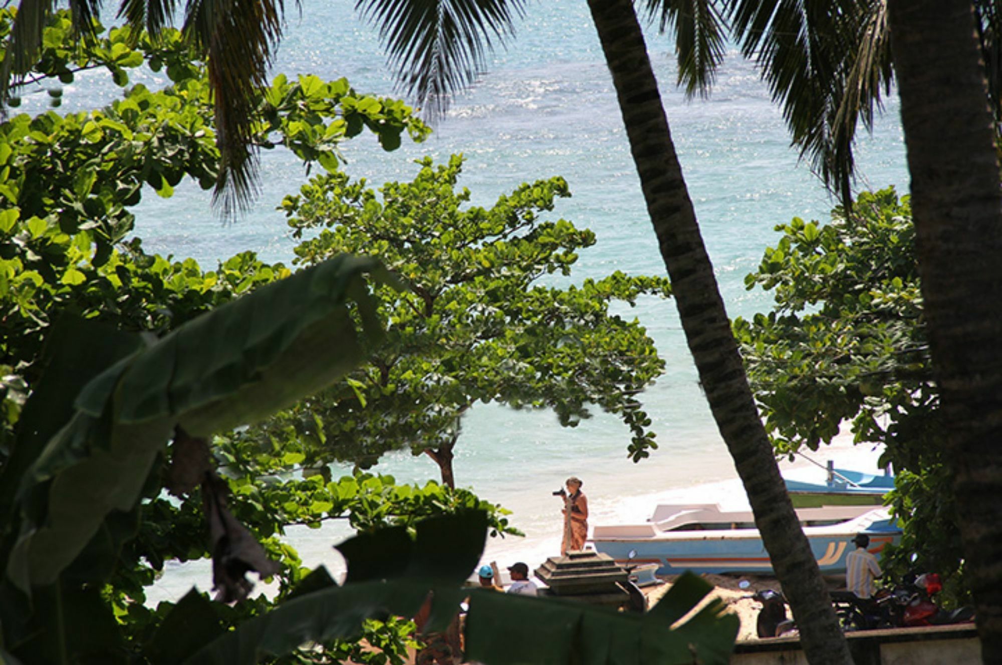 Happy Night Holiday Inn Unawatuna Exteriör bild
