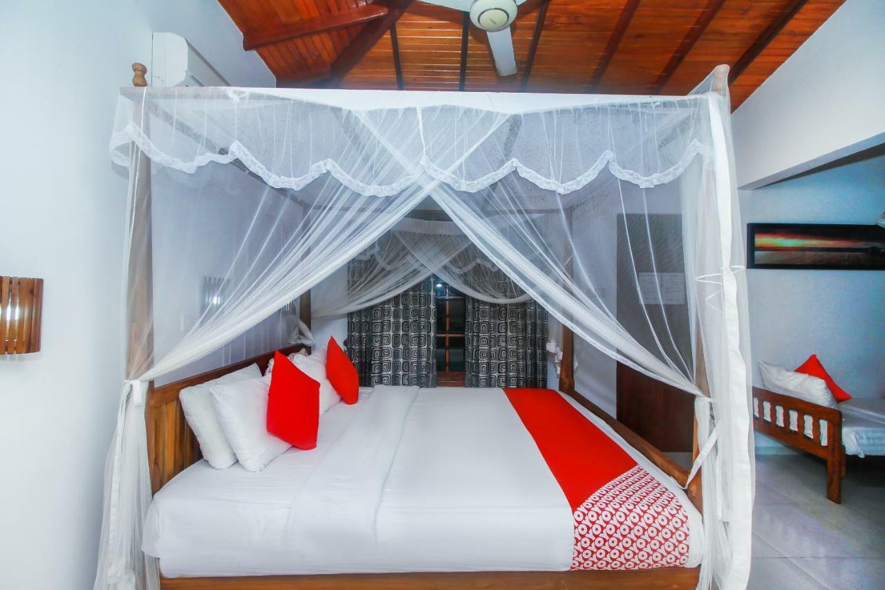 Happy Night Holiday Inn Unawatuna Exteriör bild